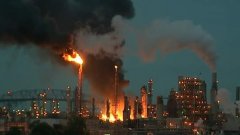 美國(guó)煉油廠爆炸后油價(jià)大幅上漲