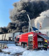 國際貨代公司-危化救援鎮海煉化隊緊急出動支援物流倉庫火災撲救